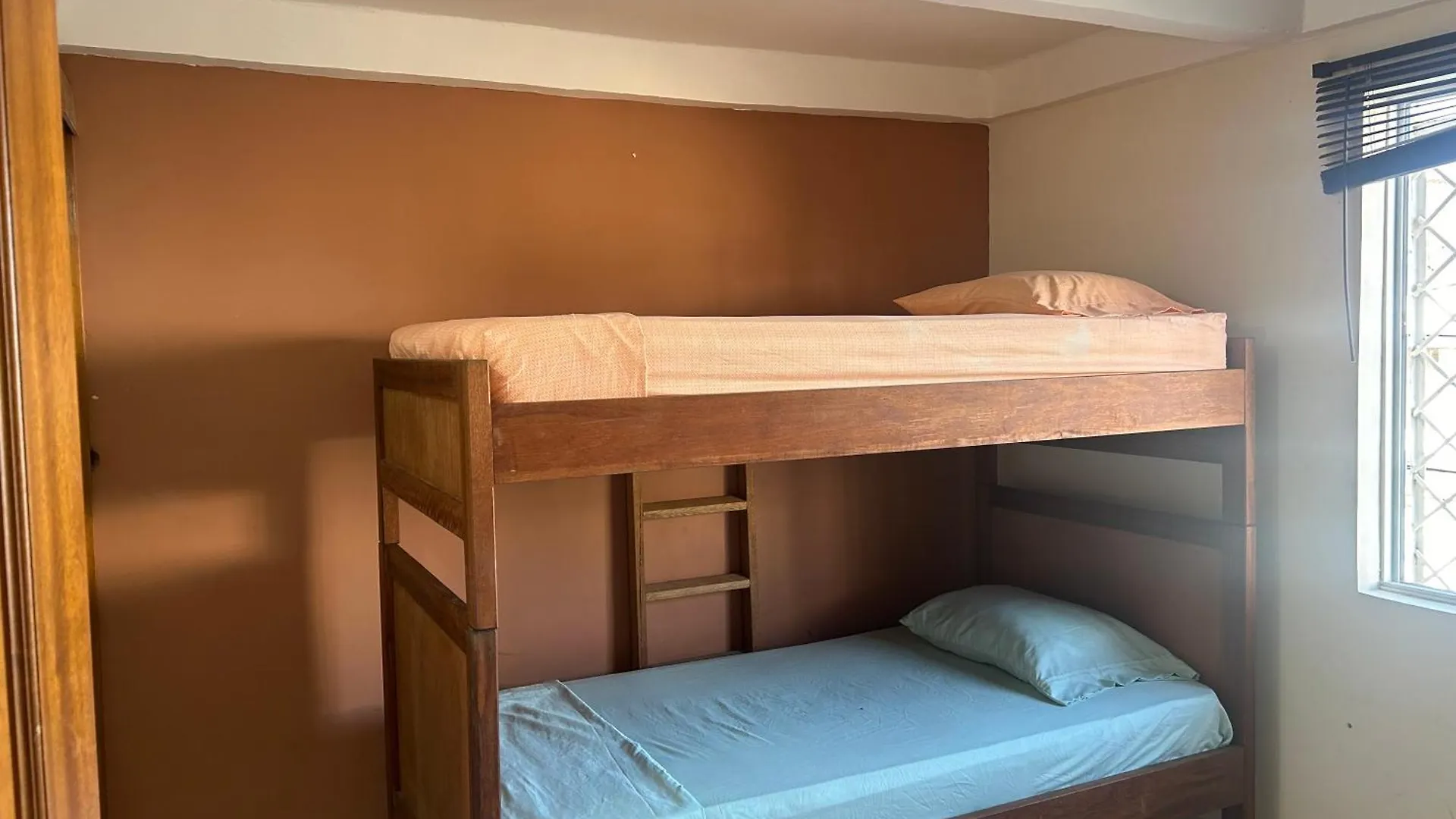 Garden Serenity Bunk Room With Private Bath Near Airport Cartagena Homestay