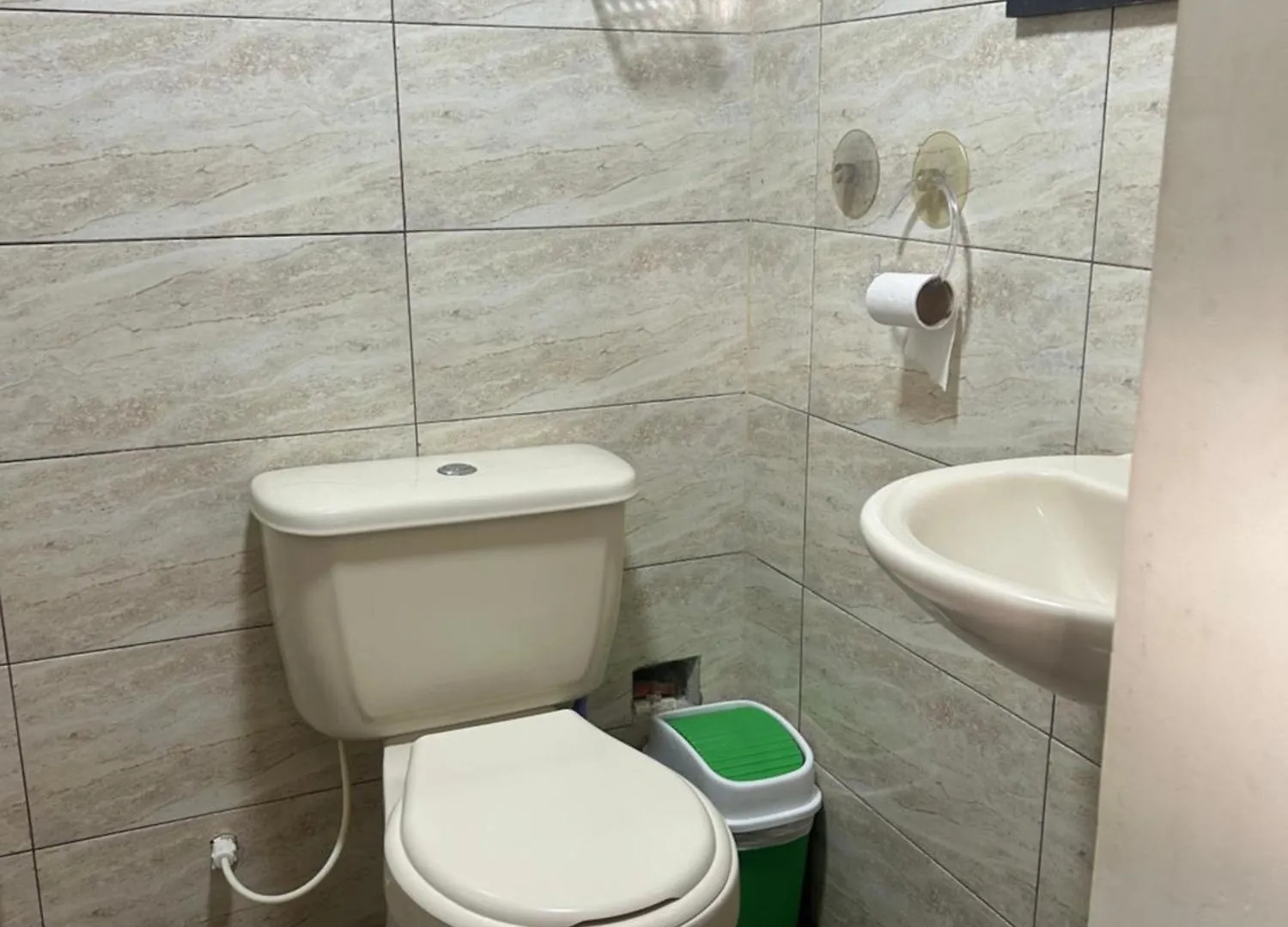 Homestay Garden Serenity Bunk Room With Private Bath Near Airport Cartagena